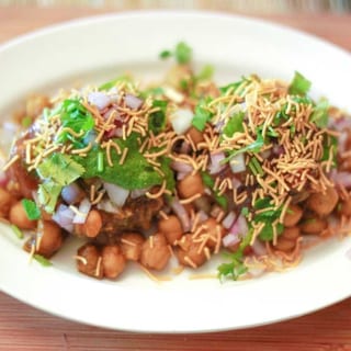 Aloo Tikki Channa Chat